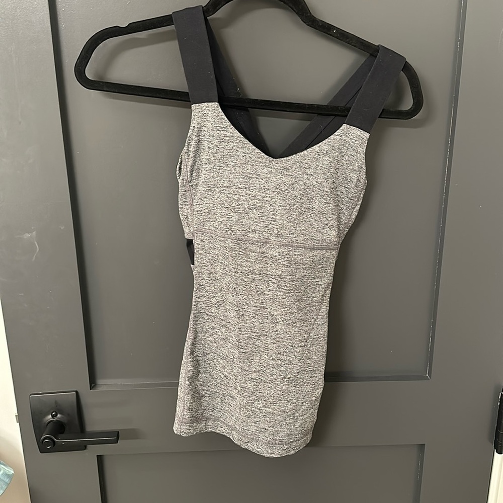 Black and grey Lululemon workout top